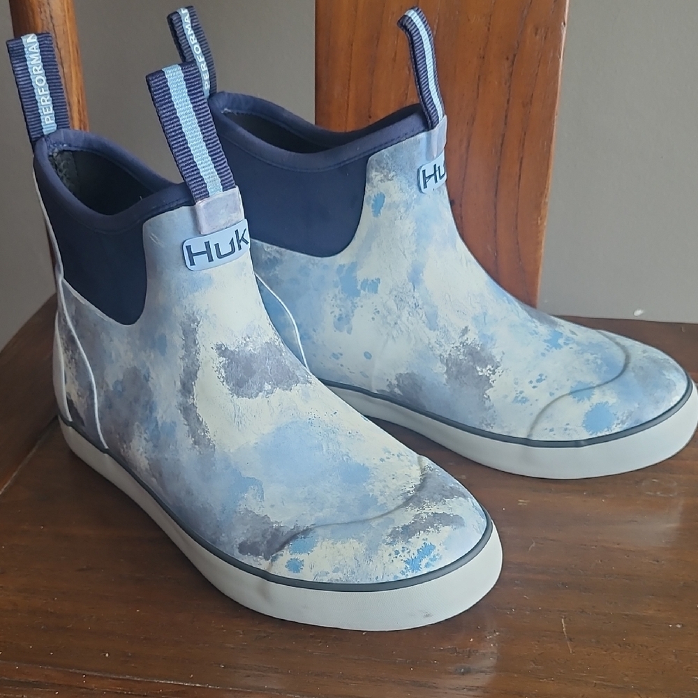Huk Women's Splash Blue and Gray Boots